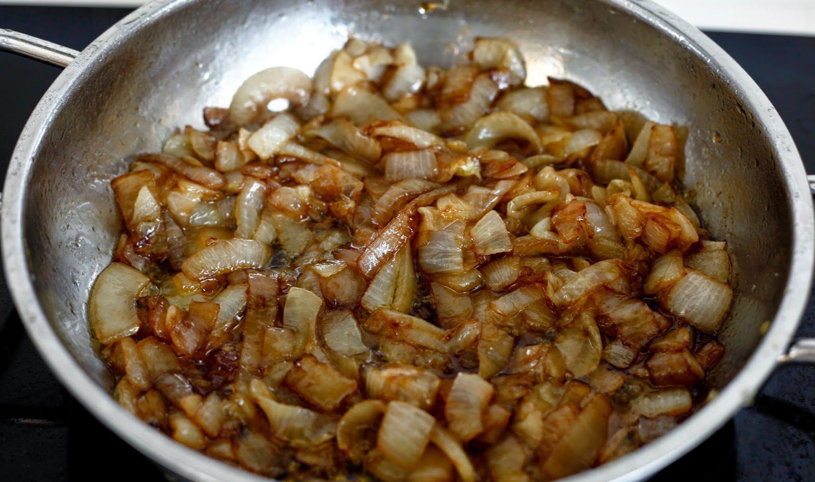 Caramelised balsamic onions 