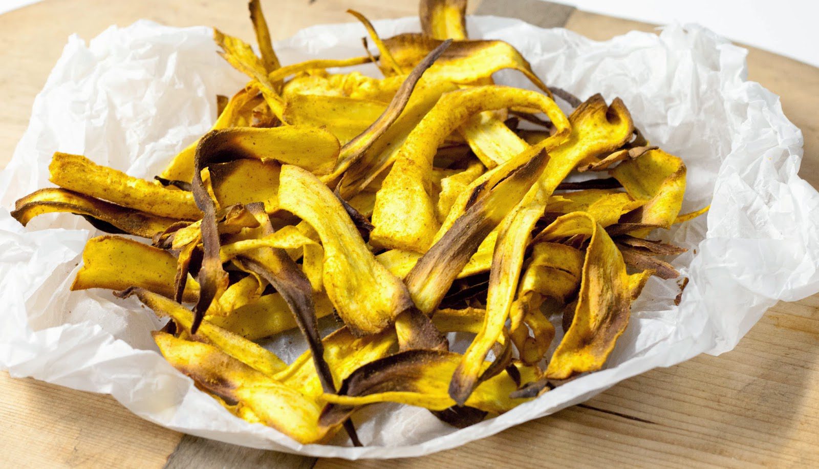 Turmeric Spiced Parsnip Chips (Baked)