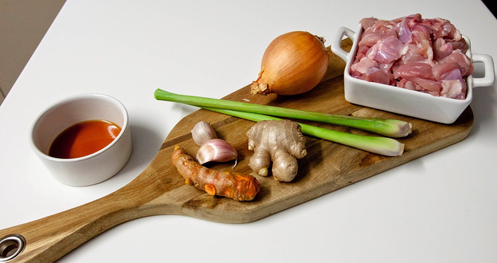 Ingredients for Vietnamese lemongrass, ginger and turmeric chicken paleo